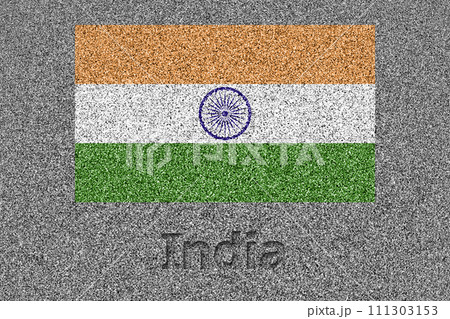 石板の上に描かれたインドの国旗と、掘ったような「India」の文字 111303153