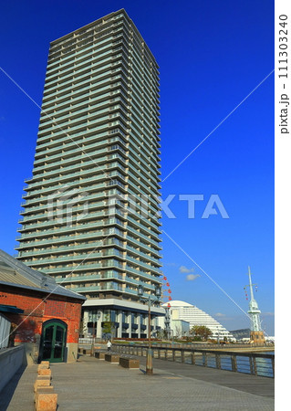 【兵庫県】晴天の神戸煉瓦倉庫(ハーバーランド) 【兵庫県】晴天の神戸煉瓦倉庫(ハーバーランド) 111303240