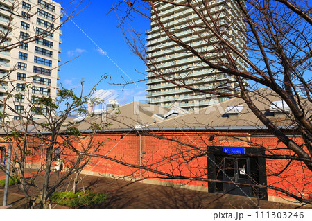 【兵庫県】晴天の神戸煉瓦倉庫(ハーバーランド) 【兵庫県】晴天の神戸煉瓦倉庫(ハーバーランド) 111303246