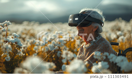 VRで花畑を楽しむおばあさん 111303491