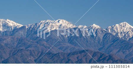 冠雪した南アルプス 冠雪した南アルプス 111303814