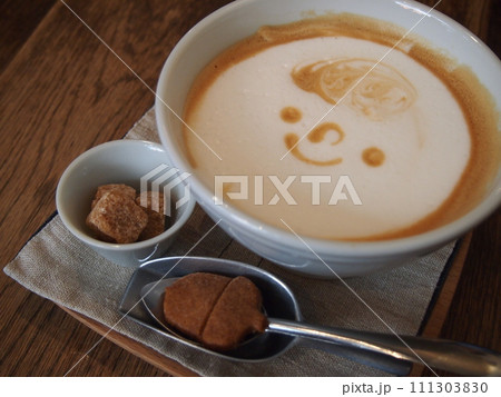 カフェで飲むラテアート カフェで飲むラテアート 111303830