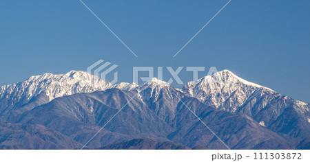 冠雪した南アルプス　 111303872
