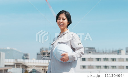 若い女性現場監督 111304044
