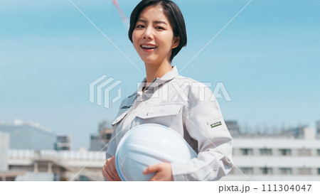 若い女性現場監督 111304047