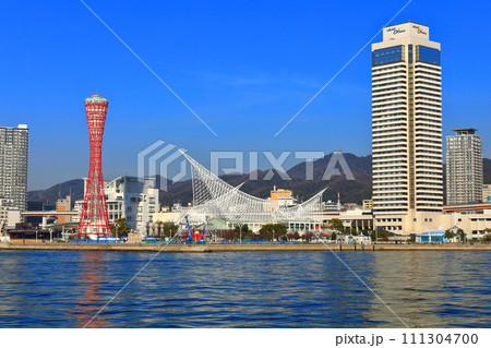 【兵庫県】改装後のポートタワーと神戸メリケンパーク 【兵庫県】改装後のポートタワーと神戸メリケンパーク 111304700
