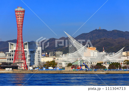【兵庫県】改装後のポートタワーと神戸メリケンパーク 【兵庫県】改装後のポートタワーと神戸メリケンパーク 111304713