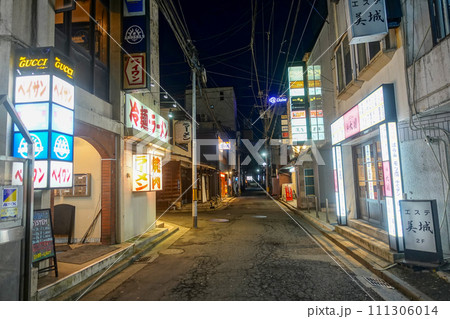 盛岡の街の夜 111306014