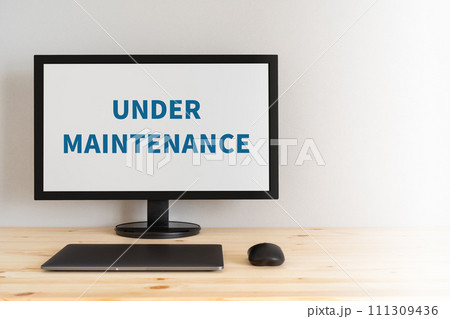 UNDER MAINTENANCEの文字が表示されているモニター 111309436