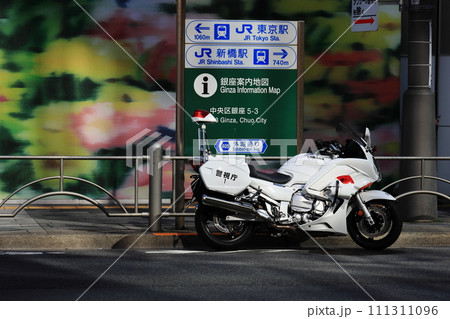 警視庁の白バイ 交通機動隊 警視庁の白バイ 交通機動隊 111311096