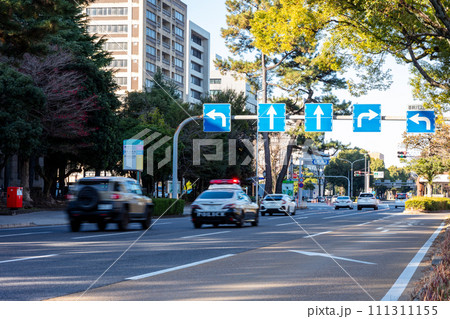 【基幹バスレーン】複雑な道路標識がある交差点 111311155