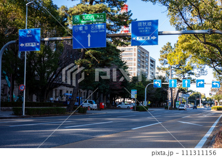 【基幹バスレーン】複雑な道路標識がある交差点 【基幹バスレーン】複雑な道路標識がある交差点 111311156