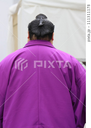 お相撲さんの背中 力士の後ろ姿 お相撲さんの背中 力士の後ろ姿 111311178