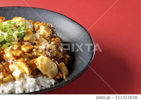 お豆腐たっぷりの長葱乗せ麻婆丼 111311636