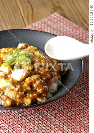 お豆腐たっぷりの長葱乗せ麻婆丼 お豆腐たっぷりの長葱乗せ麻婆丼 111312240