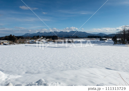 雪景色と榛名山 群馬県 雪景色と榛名山 群馬県 111313729
