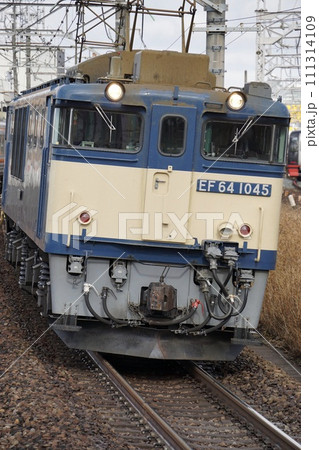 EF64が牽引する貨物車 111314109