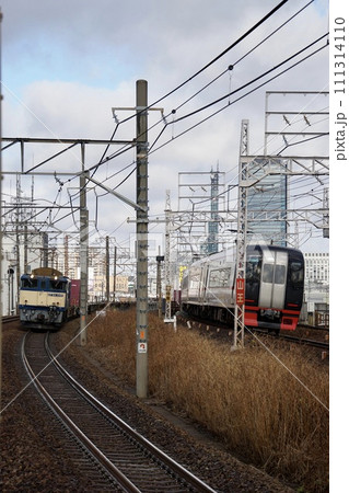 EF64が牽引する貨物車 111314110