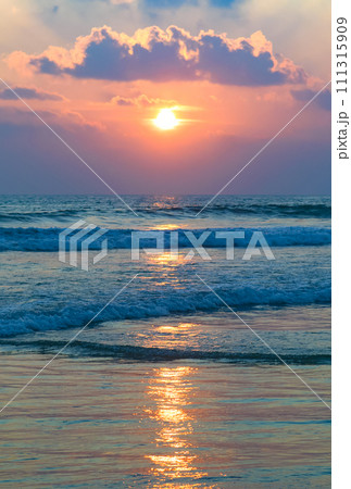 Bright sunrise over the tropical sea. Vertical photo 111315909