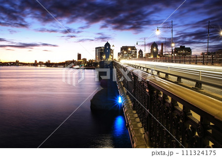ロングフェロー橋からの夕焼け A sunset view of Longfellow Bridge ロングフェロー橋からの夕焼け A sunset view of Longfellow Bridge 111324175