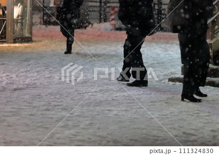 積雪した歩道 イメージ 積雪した歩道 イメージ 111324830