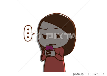 (上半身斜め)スマホを持って画面を見ながら無言になって真顔で影ができる女性 (上半身斜め)スマホを持って画面を見ながら無言になって真顔で影ができる女性 111325683