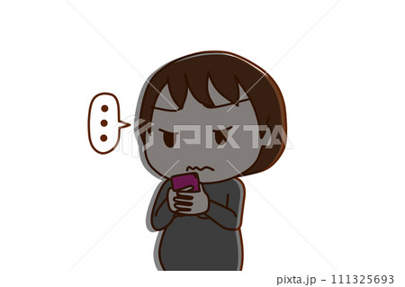 (上半身斜め)スマホを持って画面を見ながら無言になって真顔で影ができる妊婦 (上半身斜め)スマホを持って画面を見ながら無言になって真顔で影ができる妊婦 111325693