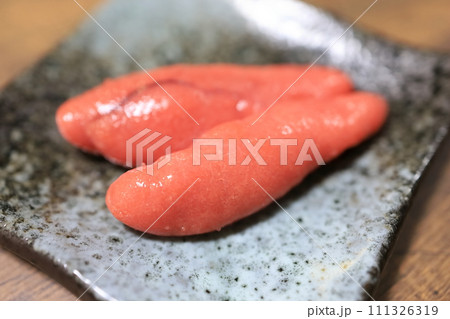 お皿に乗ったたらこ お皿に乗ったたらこ 111326319