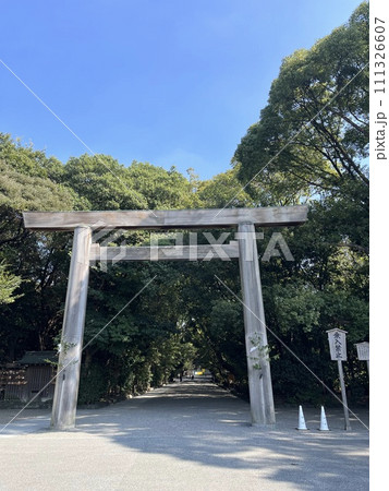 熱田神社の境内 111326607