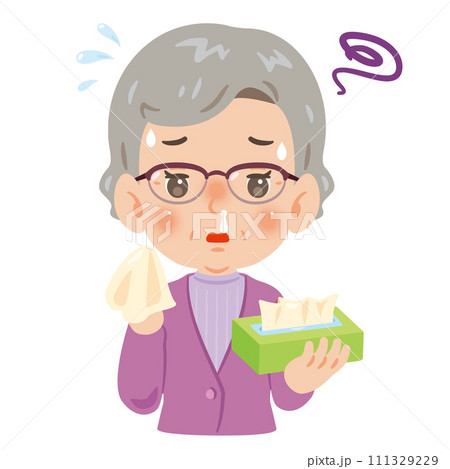 鼻が詰まり鼻水が出るシニア女性 鼻が詰まり鼻水が出るシニア女性 111329229