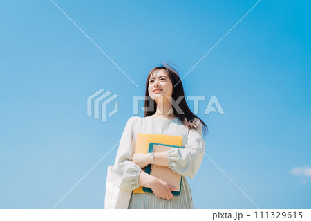 青空と女子大生 青空と女子大生 111329615