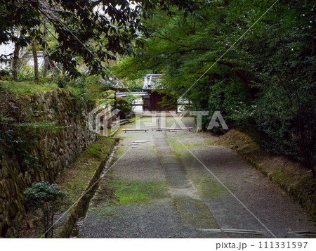 滋賀県 三井寺の美しい境内の景色 滋賀県 三井寺の美しい境内の景色 111331597