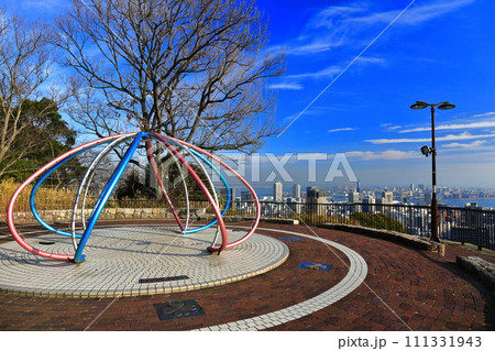 【兵庫県】晴天のビーナスブリッジ展望台（六甲山） 111331943