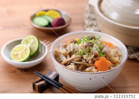 きのこの炊き込みご飯 きのこの炊き込みご飯 111333752