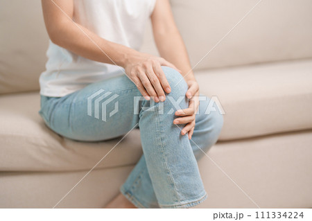 woman having knee ache and muscle pain due to Runners Knee or Patellofemoral Pain Syndrome, osteoarthritis, arthritis, rheumatism and Patellar Tendinitis. medical concept woman having knee ache and muscle pain due to Runners Knee or Patellofemoral Pain Syndrome, osteoarthritis, arthritis, rheumatism and Patellar Tendinitis. medical concept 111334224