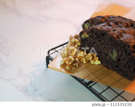 くるみのチョコレートケーキ くるみのチョコレートケーキ 111335238