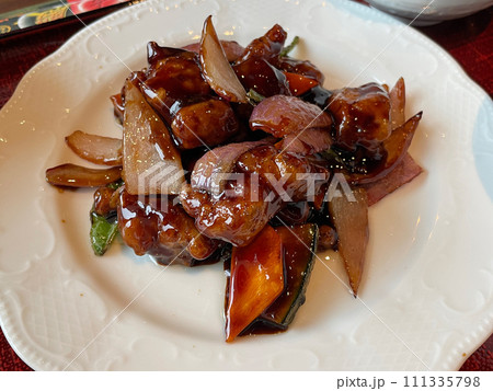 黒酢酢豚 野菜たっぷり中華料理の定番 黒酢酢豚 野菜たっぷり中華料理の定番 111335798