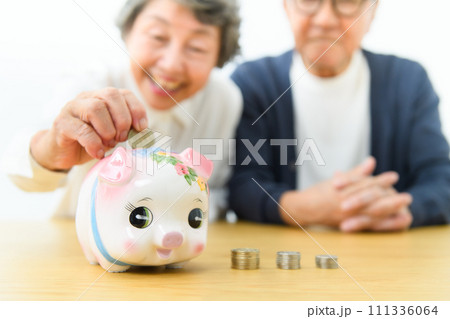 貯金箱　シニア夫婦 111336064