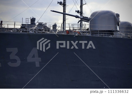 護衛艦とね艦首の速射砲 護衛艦とね艦首の速射砲 111336632