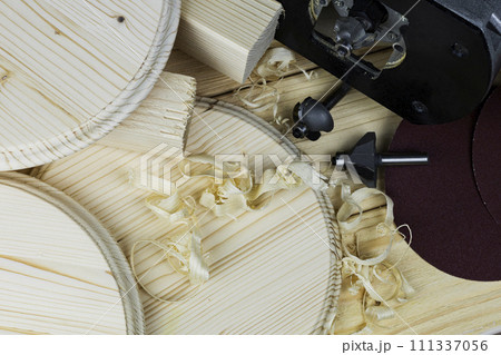 Wood carving. Products made by hand by a craftsman from wooden planks. 111337056