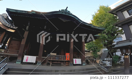 鉄砲洲稲荷神社 社殿 千木 木造 拝殿 111337277