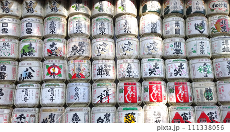明治神宮の酒樽・お神酒・薦樽 111338056