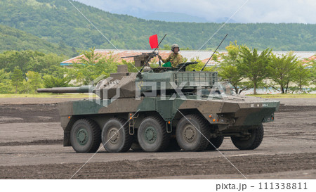 走行する陸上自衛隊16式機動戦闘車 111338811