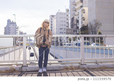 ストリートスナップ 若い女性のポートレート ストリートスナップ 若い女性のポートレート 111339570