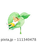 大きな新芽で遊ぶ元気な子ども 111340478
