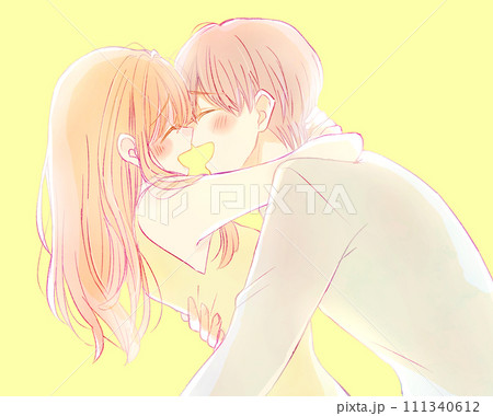 抱き合って笑い合う男女 逆光 抱き合って笑い合う男女 逆光 111340612
