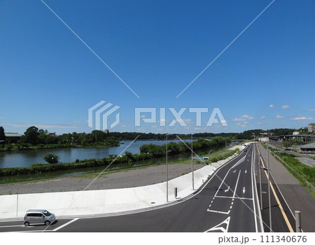 湖畔の道路 湖畔の道路 111340676