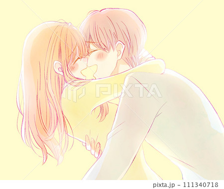 抱き合って笑い合う男女 冬 逆光 抱き合って笑い合う男女 冬 逆光 111340718