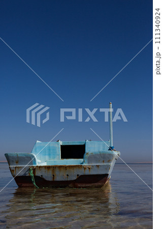 Abandoned ship after a wreck Abandoned ship after a wreck 111340924