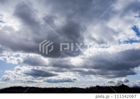 雲の多い空　曇天　曇空 111342067